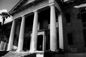 The outside of haunted Annie Lytle School