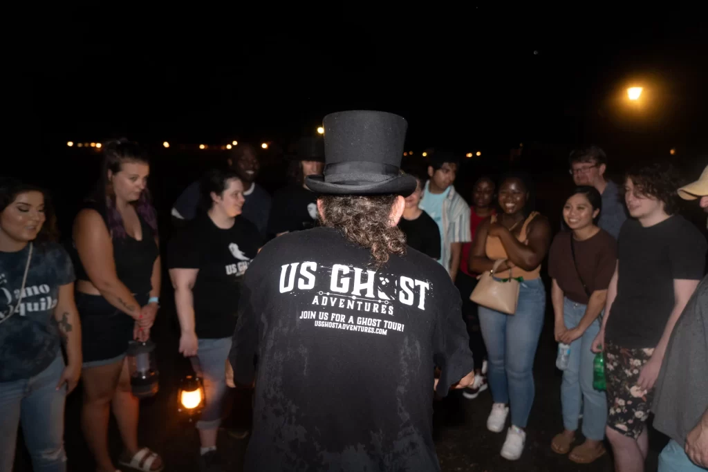 Tour guide enchants guests with spooky ghost tales